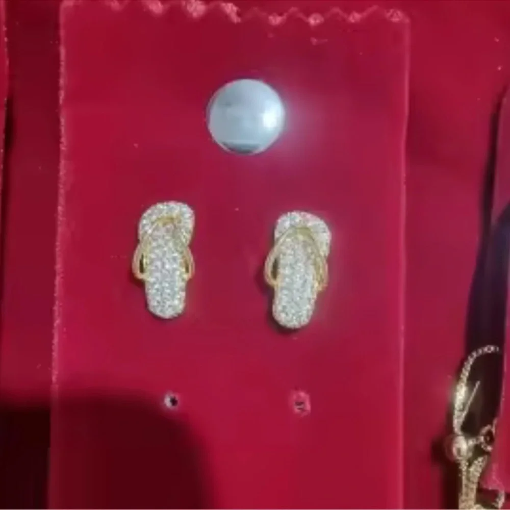 Sandals Gold Crystal Earrings - Picture 9 of 9